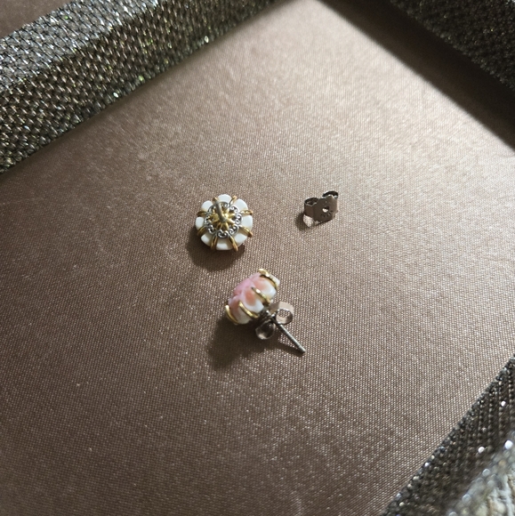 Gems En Vogue Sterling Pink Conch Shell Flower Stud Earrings - Picture 7 of 9